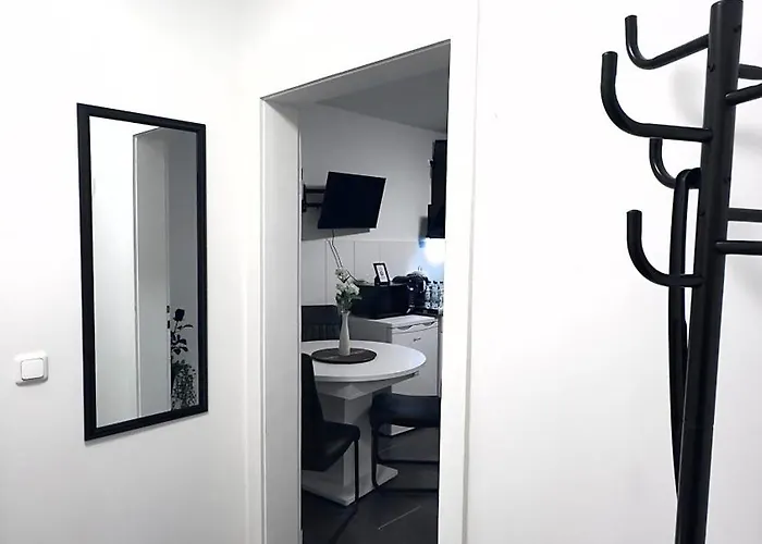 Kassel - Modernes In Mit Parkplatz & Wlan - Onen8 Fuldatal