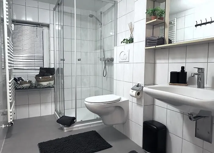 Kassel - Modernes In Mit Parkplatz & Wlan - Onen8 * Fuldatal